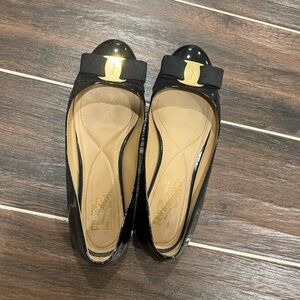 Flat shoe
